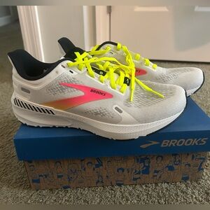 Brooks Women's Launch GTS 9 in White and Pink - brand new in box!